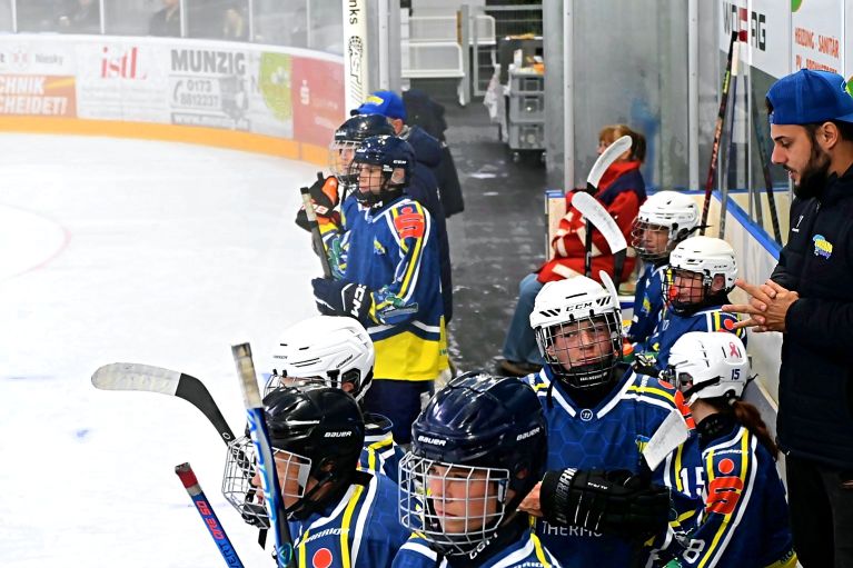 NW15-Jungtornados eröffnen die Sturm-Saison im Waldstadion – 9:1-Sieg zum Auftakt des Doppelspielwochenendes