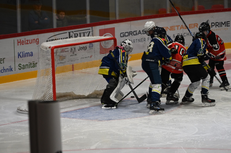 U13 zu Gast im neuen Sparkassen-Eisdom Halle